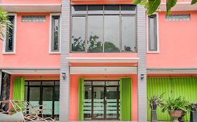 RedDoorz near Taman Mini Jakarta